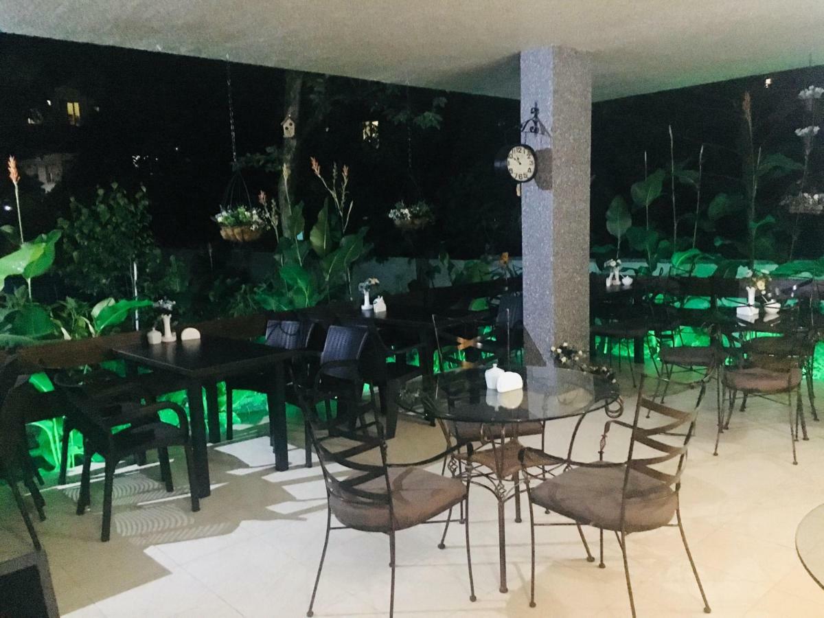 Hotel Gori Кобулети Екстериор снимка